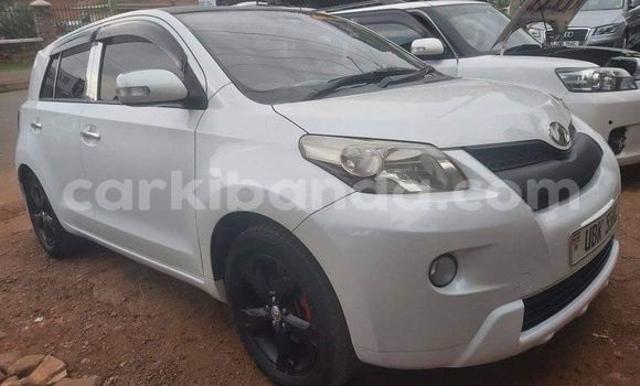 Buy Used Toyota IST White Car in Kampala in Uganda
