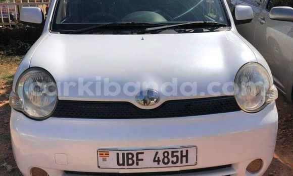 Buy Used Toyota Sienta White Car in Kampala in Uganda