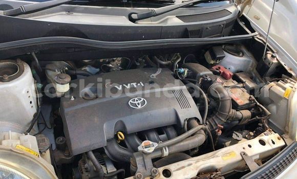 Buy Used Toyota Sienta White Car in Kampala in Uganda Buy Used Toyota Sienta White Car in Kampala in Uganda