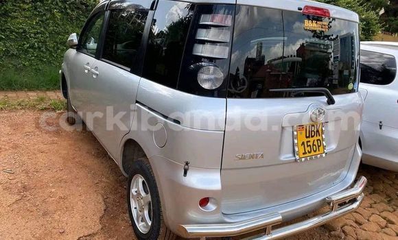 Buy Used Toyota Sienta Silver Car in Kampala in Uganda Buy Used Toyota Sienta Silver Car in Kampala in Uganda