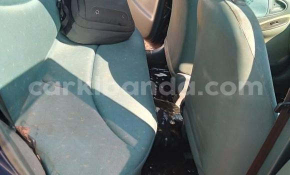Acheter Occasion Voiture Toyota Vitz Bleu à Kampala, Ouganda Acheter Occasion Voiture Toyota Vitz Bleu à Kampala, Ouganda