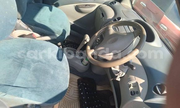 Acheter Occasion Voiture Toyota Vitz Bleu à Kampala, Ouganda Acheter Occasion Voiture Toyota Vitz Bleu à Kampala, Ouganda