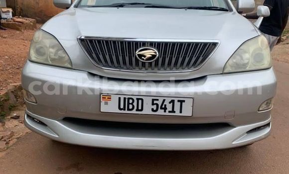 Gura Yakoze Toyota Harrier Silver Imodoka i Kampala mu Uganda Gura Yakoze Toyota Harrier Silver Imodoka i Kampala mu Uganda