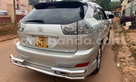 Gura Yakoze Toyota Harrier Silver Imodoka i Kampala mu Uganda Gura Yakoze Toyota Harrier Silver Imodoka i Kampala mu Uganda