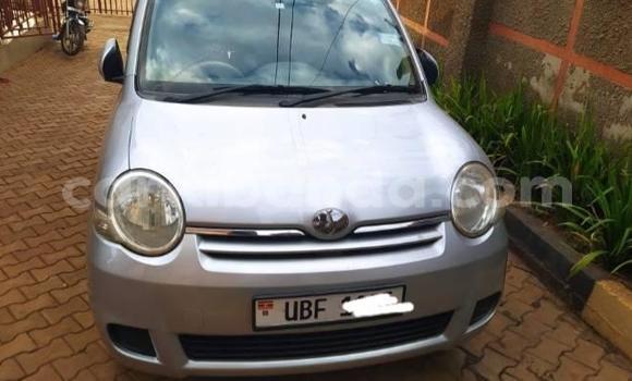 Acheter Occasion Voiture Toyota Sienta Gris à Kampala, Ouganda