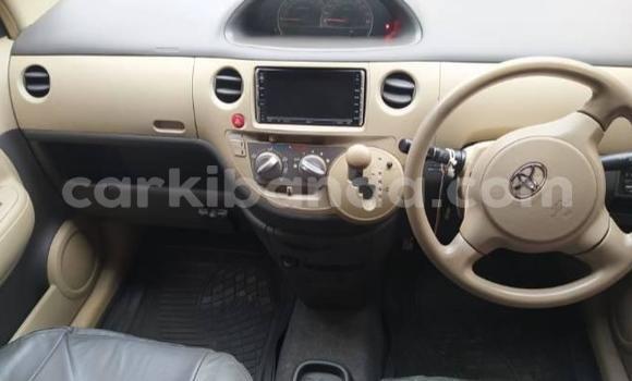 Gura Yakoze Toyota Sienta Silver Imodoka i Kampala mu Uganda Gura Yakoze Toyota Sienta Silver Imodoka i Kampala mu Uganda