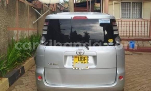 Gura Yakoze Toyota Sienta Silver Imodoka i Kampala mu Uganda Gura Yakoze Toyota Sienta Silver Imodoka i Kampala mu Uganda