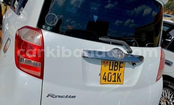 Gura Yakoze Toyota Ractis White Imodoka i Kampala mu Uganda Gura Yakoze Toyota Ractis White Imodoka i Kampala mu Uganda