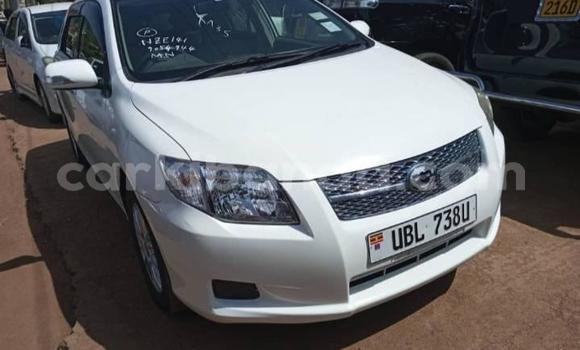 Gura Yakoze Toyota Fielder White Imodoka i Kampala mu Uganda