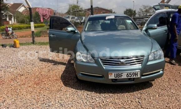 Gura Yakoze Toyota Mark X Green Imodoka i Kampala mu Uganda