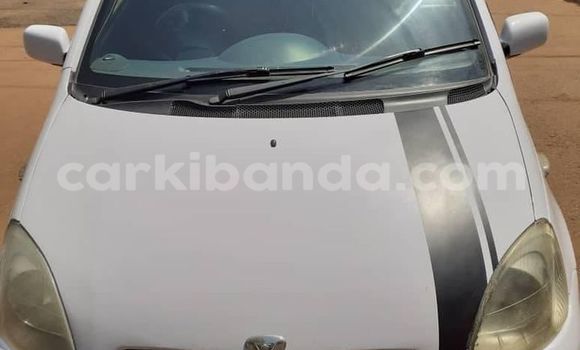 Gura Yakoze Toyota Vitz White Imodoka i Kampala mu Uganda Gura Yakoze Toyota Vitz White Imodoka i Kampala mu Uganda