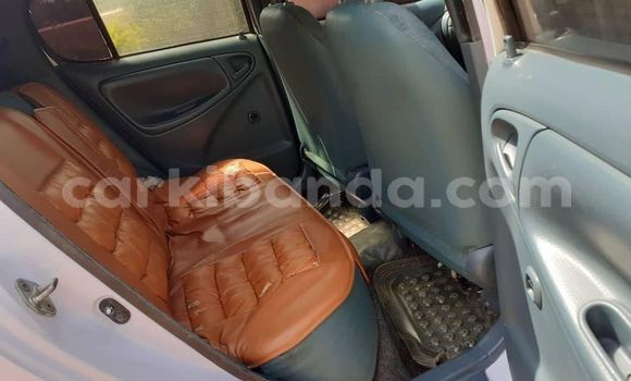 Gura Yakoze Toyota Vitz White Imodoka i Kampala mu Uganda Gura Yakoze Toyota Vitz White Imodoka i Kampala mu Uganda
