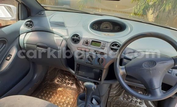 Gura Yakoze Toyota Vitz White Imodoka i Kampala mu Uganda Gura Yakoze Toyota Vitz White Imodoka i Kampala mu Uganda