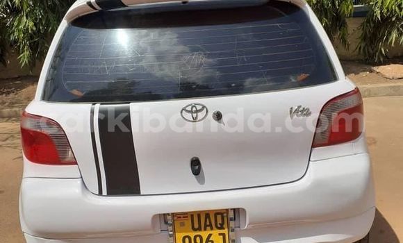 Gura Yakoze Toyota Vitz White Imodoka i Kampala mu Uganda Gura Yakoze Toyota Vitz White Imodoka i Kampala mu Uganda