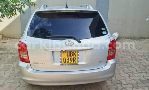 Gura Yakoze Toyota Fielder Silver Imodoka i Kampala mu Uganda