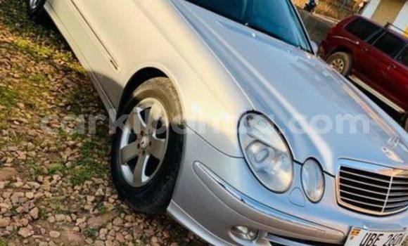 Acheter Occasion Voiture Mercedes‒Benz E-klasse Gris à Kampala, Ouganda