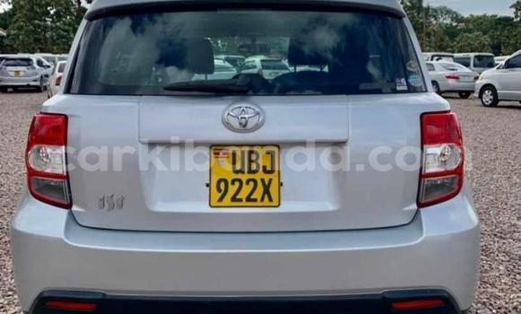 Gura Yakoze Toyota IST Silver Imodoka i Kampala mu Uganda Gura Yakoze Toyota IST Silver Imodoka i Kampala mu Uganda
