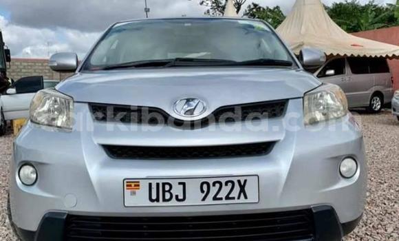 Gura Yakoze Toyota IST Silver Imodoka i Kampala mu Uganda Gura Yakoze Toyota IST Silver Imodoka i Kampala mu Uganda