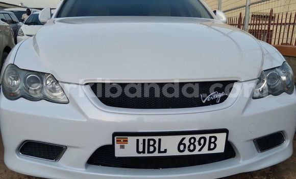 Nunua Ilio tumika Toyota Mark X Nyeupe Gari ndani ya Kampala nchini Uganda