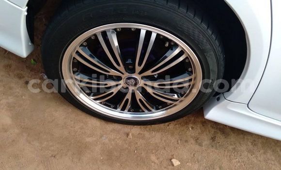 Gura Yakoze Toyota Mark X White Imodoka i Kampala mu Uganda Gura Yakoze Toyota Mark X White Imodoka i Kampala mu Uganda