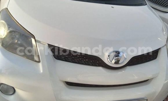 Buy Used Toyota IST White Car in Kampala in Uganda
