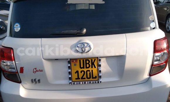 Acheter Occasion Voiture Toyota IST Blanc à Kampala, Ouganda Acheter Occasion Voiture Toyota IST Blanc à Kampala, Ouganda