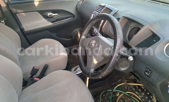 Acheter Occasion Voiture Toyota IST Blanc à Kampala, Ouganda Acheter Occasion Voiture Toyota IST Blanc à Kampala, Ouganda