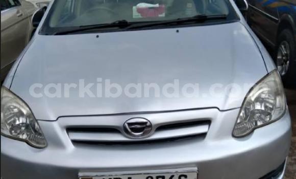 Gura Yakoze Toyota Runx Silver Imodoka i Kampala mu Uganda