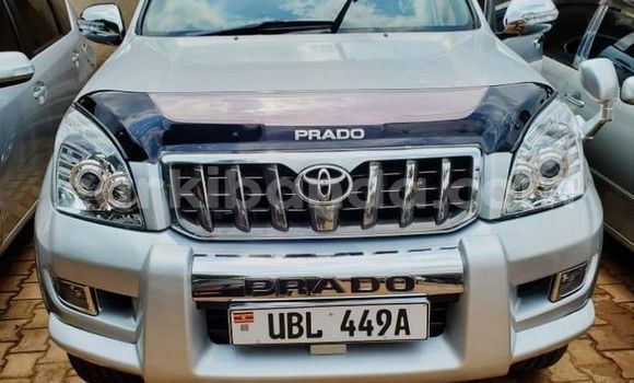 Gura Yakoze Toyota Land Cruiser Prado Silver Imodoka i Kampala mu Uganda