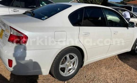 Gura Yakoze Subaru Legacy White Imodoka i Kampala mu Uganda Gura Yakoze Subaru Legacy White Imodoka i Kampala mu Uganda