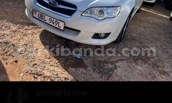 Gura Yakoze Subaru Legacy White Imodoka i Kampala mu Uganda Gura Yakoze Subaru Legacy White Imodoka i Kampala mu Uganda