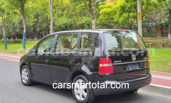 Buy Used Volkswagen Touran Silver Car in Kampala in Uganda Buy Used Volkswagen Touran Silver Car in Kampala in Uganda