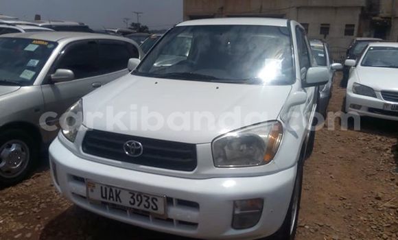 Gura Yakoze Toyota RAV4 White Imodoka i Kampala mu Uganda Gura Yakoze Toyota RAV4 White Imodoka i Kampala mu Uganda