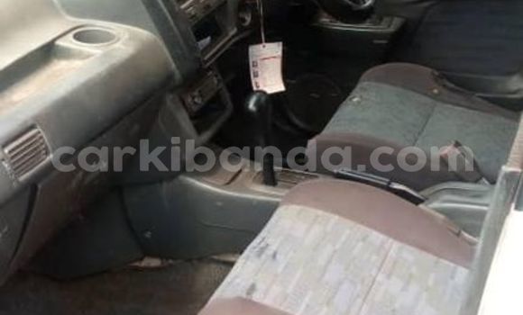 Gura Yakoze Toyota RAV4 White Imodoka i Kampala mu Uganda Gura Yakoze Toyota RAV4 White Imodoka i Kampala mu Uganda