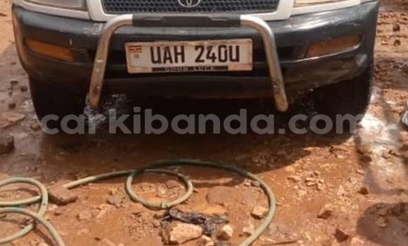 Gura Yakoze Toyota RAV4 White Imodoka i Kampala mu Uganda Gura Yakoze Toyota RAV4 White Imodoka i Kampala mu Uganda