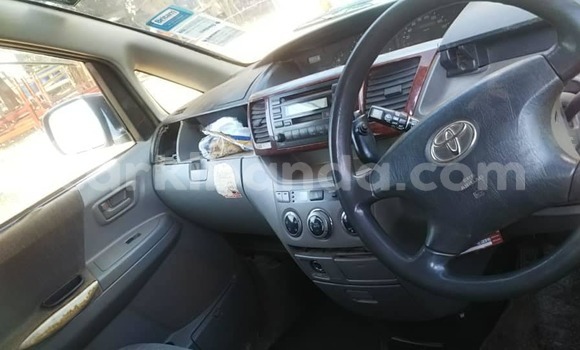 Gura Yakoze Toyota Noah Blue Imodoka i Kampala mu Uganda Gura Yakoze Toyota Noah Blue Imodoka i Kampala mu Uganda