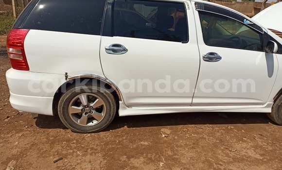Gura Yakoze Toyota Wish White Imodoka i Kampala mu Uganda Gura Yakoze Toyota Wish White Imodoka i Kampala mu Uganda
