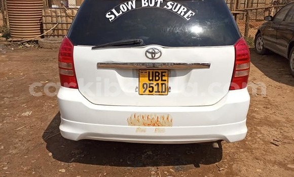 Gura Yakoze Toyota Wish White Imodoka i Kampala mu Uganda Gura Yakoze Toyota Wish White Imodoka i Kampala mu Uganda