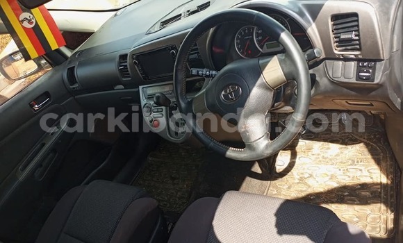 Gura Yakoze Toyota Wish White Imodoka i Kampala mu Uganda Gura Yakoze Toyota Wish White Imodoka i Kampala mu Uganda