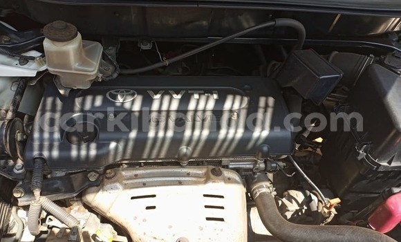 Gura Yakoze Toyota Harrier White Imodoka i Kampala mu Uganda Gura Yakoze Toyota Harrier White Imodoka i Kampala mu Uganda