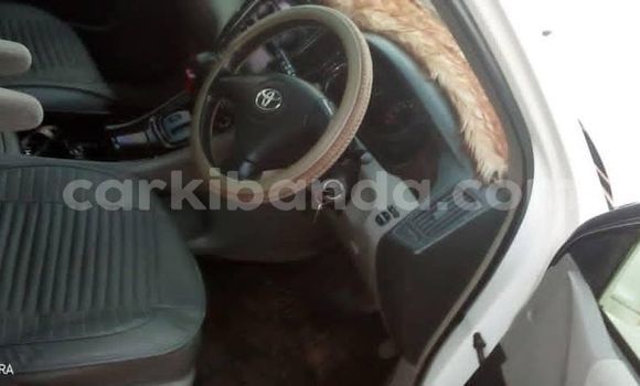 Gura Yakoze Toyota Kluger White Imodoka i Kampala mu Uganda Gura Yakoze Toyota Kluger White Imodoka i Kampala mu Uganda