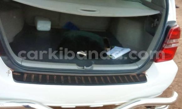 Gura Yakoze Toyota Kluger White Imodoka i Kampala mu Uganda Gura Yakoze Toyota Kluger White Imodoka i Kampala mu Uganda