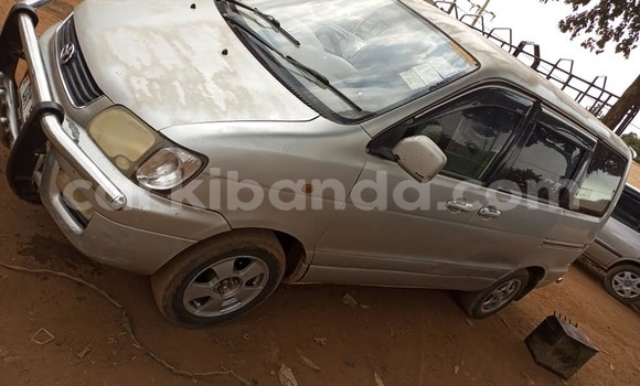 Nunua Ilio tumika Toyota Noah Fedha Gari ndani ya Kampala nchini Uganda