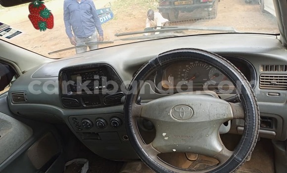 Gura Yakoze Toyota Noah Silver Imodoka i Kampala mu Uganda Gura Yakoze Toyota Noah Silver Imodoka i Kampala mu Uganda