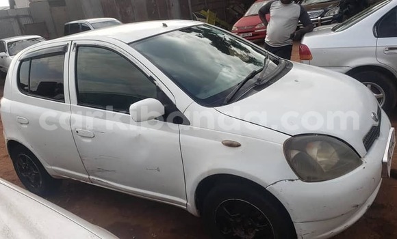Gura Yakoze Toyota Vitz White Imodoka i Kampala mu Uganda Gura Yakoze Toyota Vitz White Imodoka i Kampala mu Uganda