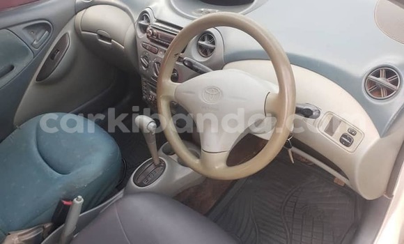 Gura Yakoze Toyota Vitz White Imodoka i Kampala mu Uganda Gura Yakoze Toyota Vitz White Imodoka i Kampala mu Uganda