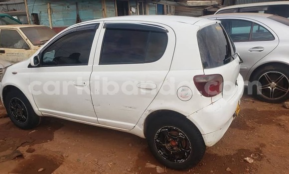 Gura Yakoze Toyota Vitz White Imodoka i Kampala mu Uganda Gura Yakoze Toyota Vitz White Imodoka i Kampala mu Uganda