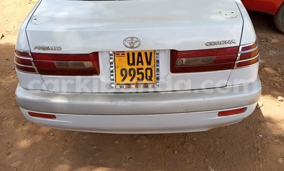 Gura Yakoze Toyota Premio White Imodoka i Kampala mu Uganda Gura Yakoze Toyota Premio White Imodoka i Kampala mu Uganda