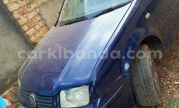 Gura Yakoze Volkswagen Bora Blue Imodoka i Kampala mu Uganda Gura Yakoze Volkswagen Bora Blue Imodoka i Kampala mu Uganda