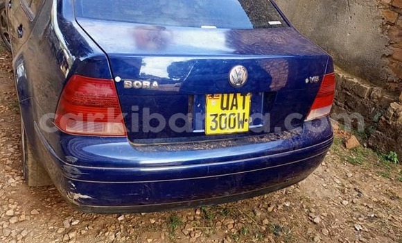 Gura Yakoze Volkswagen Bora Blue Imodoka i Kampala mu Uganda Gura Yakoze Volkswagen Bora Blue Imodoka i Kampala mu Uganda